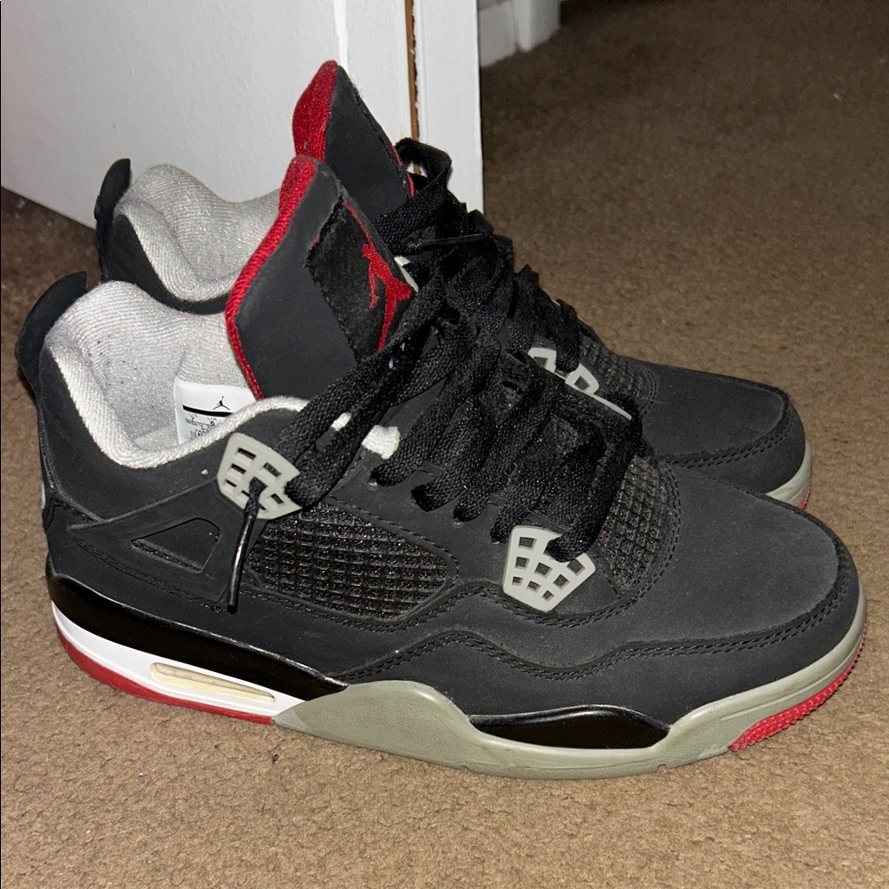 Jordan 4 - size 7y